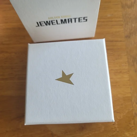 NIB ✨️Golden Goose Lace Lock Star Pin In Antique Gold Gorgeous✨️ - Picture 12 of 14